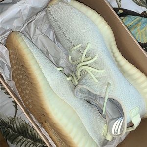 Men’s Yellow butter Yeezys Adidas size 10.5